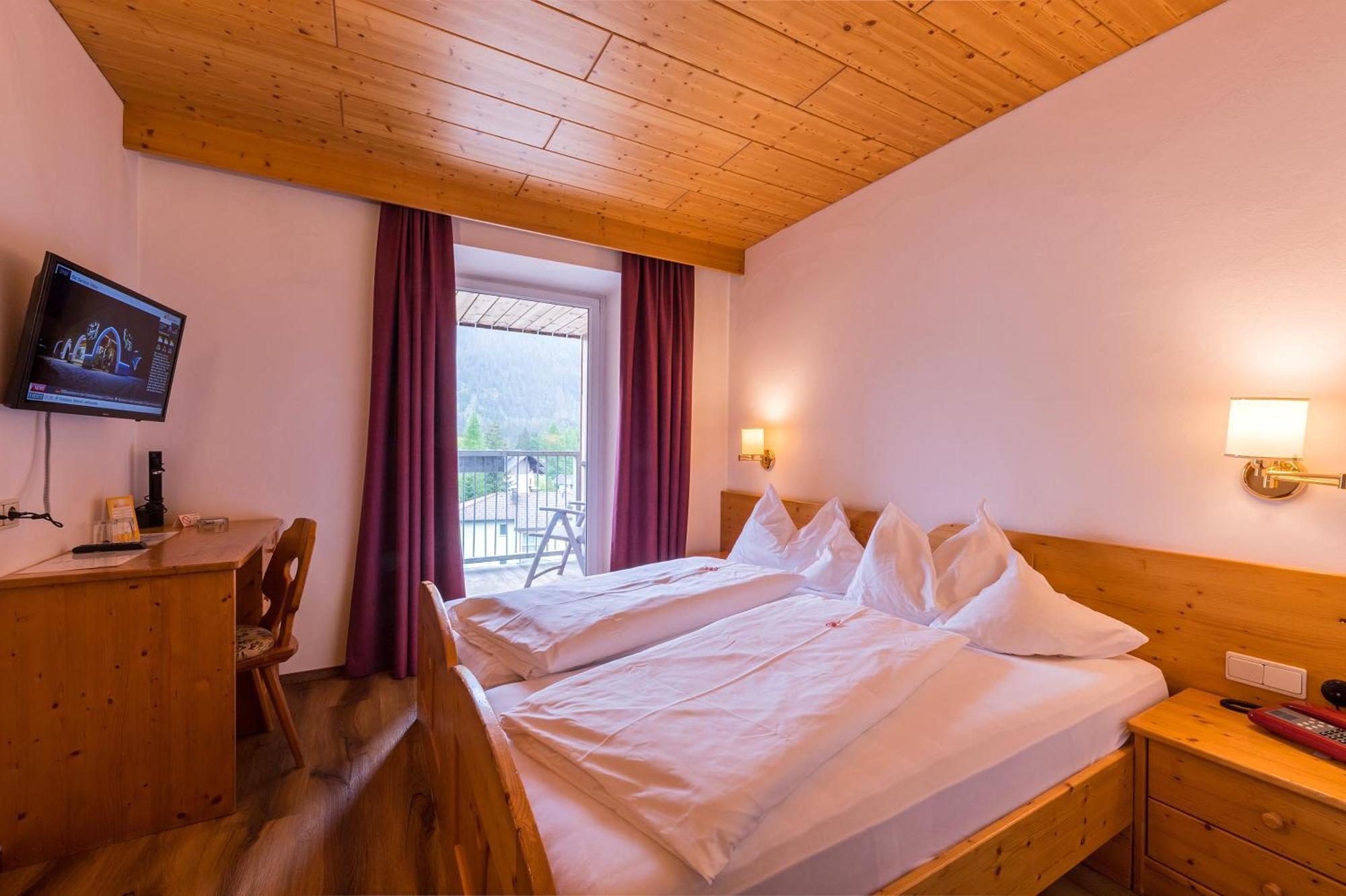 דוביאקו Hotel Dolomiten מראה חיצוני תמונה